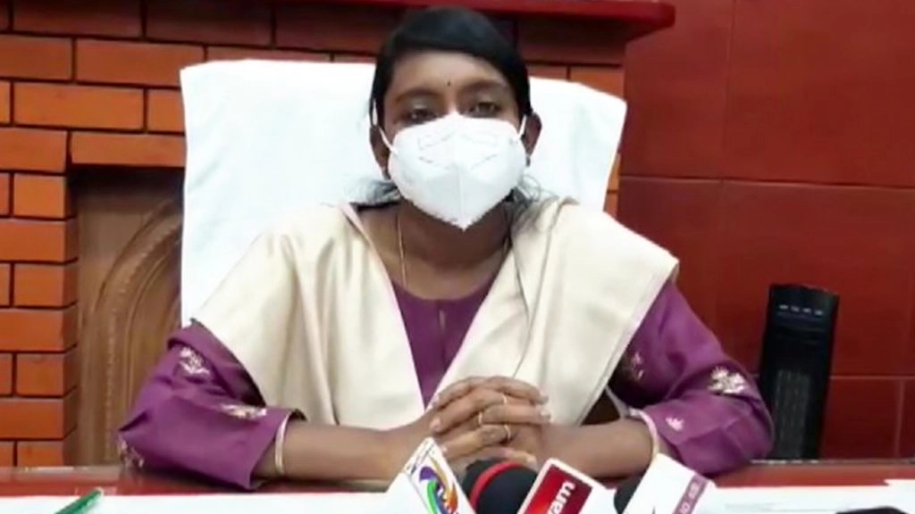 इस हालात को देखते हुए तमिलनाडु के नीलगिरि (Nilgiri) में अब मास्क नहीं पहनने वालों पर 200 रुपये का जुर्माना लगेगा