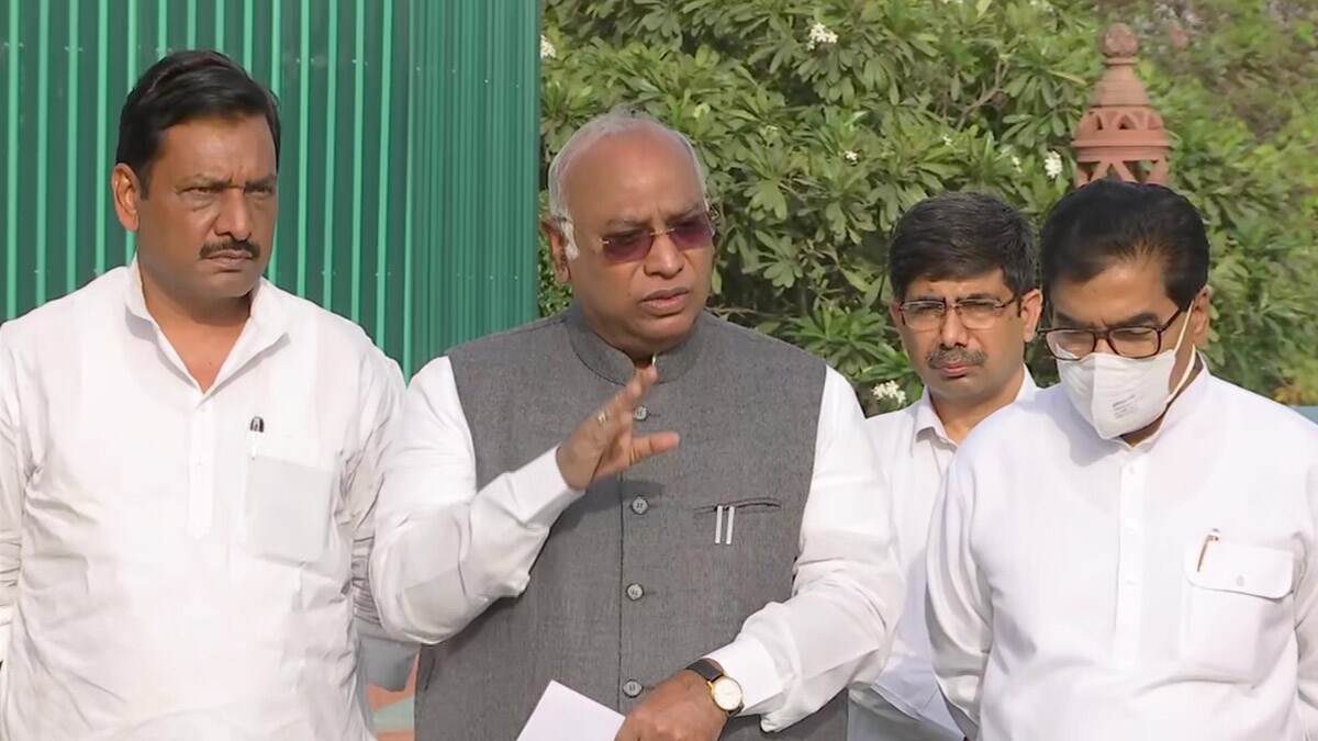कांग्रेस नेता मल्लिकार्जुन खड़गे का दावा, BJP को असम विधानसभा चुनाव में हार का आभास हो गया है