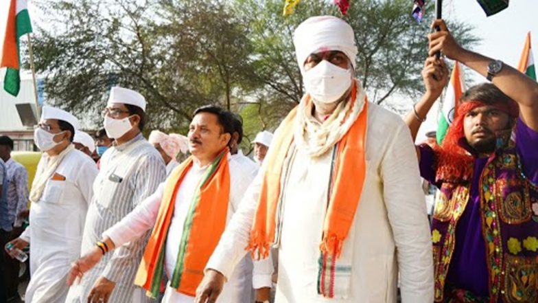 आजादी के अमृत महोत्सव पर केंद्रीय मंत्री प्रहलाद सिंह पटेल ने शुरू की पदयात्रा, रास्तेभर लोगों ने किया स्वागत
