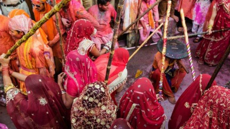 HOLI 2021: ब्रज में लट्ठमार होली की धूम! जानिए इस परंपरागत होली के पीछे की पौराणिक कहानी