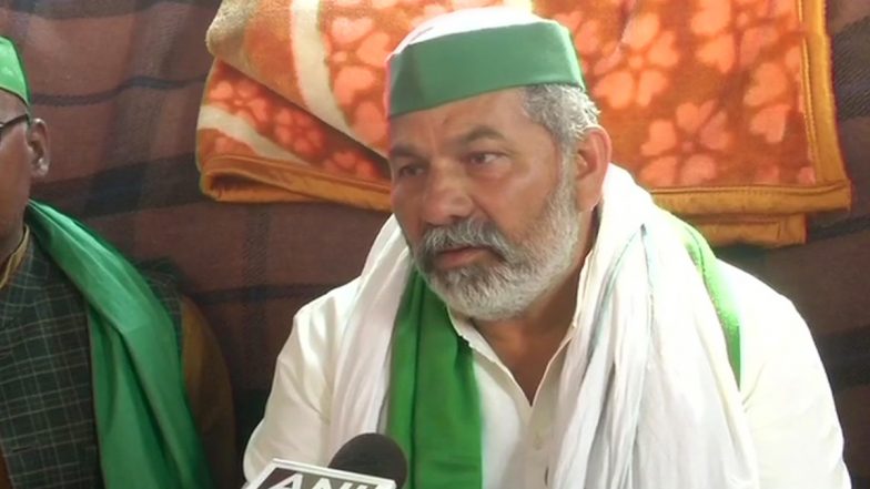 Farmers Protest: साथी किसानों की रिहाई की मांग को लेकर राकेश टिकैत, योगेंद्र यादव और गुरनाम सिंह चढूनी थाने के सामने धरने पर बैठे