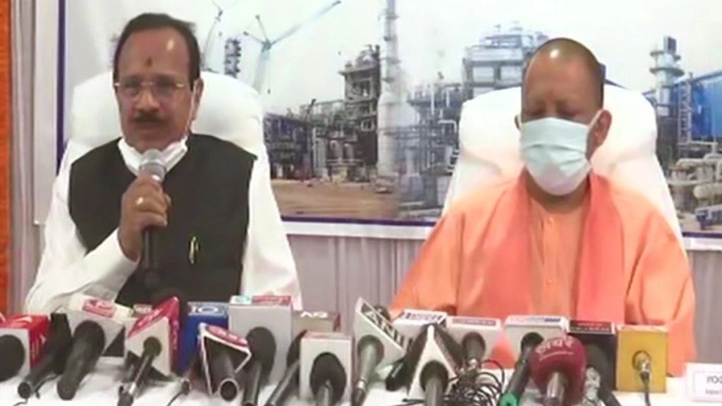 UP: उर्वरक कारखाने का सदानंद गौड़ा-योगी ने किया दौरा, कहा-8 हजार करोड़ रुपये की लागत से बन रहा है ये प्लांट 