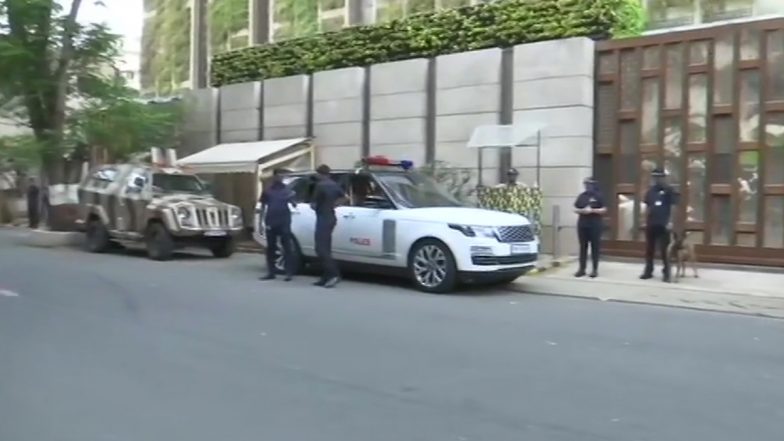 Mumbai: टैक्सी ड्राइवर के फोन कॉल के बाद मुकेश अंबानी के घर एंटीलिया की सुरक्षा बढ़ाई गई