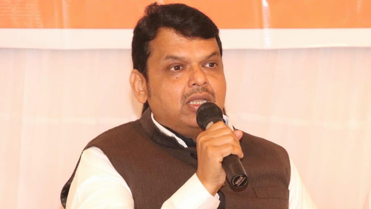 पुलिस अधिकारियों के तबादले पर कॉल रिकॉर्ड का डेटा है: फडणवीस