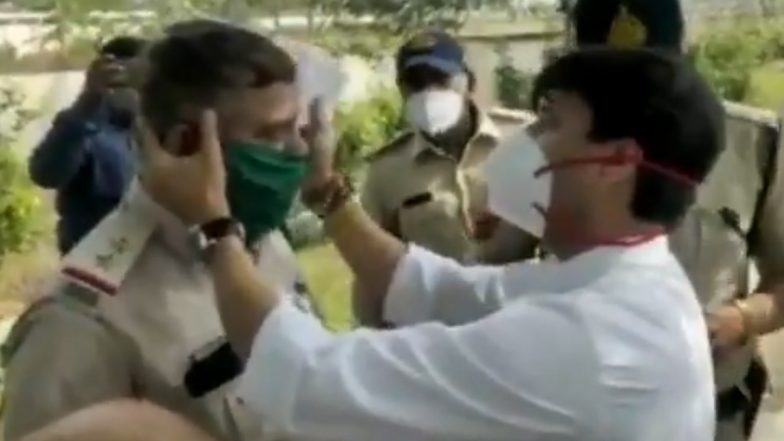 अपने काफिले में शामिल पुलिसकर्मी के घायल होने पर ज्योतिरादित्य सिंधिया ने खुद किया प्राथमिक उपचार- VIDEO