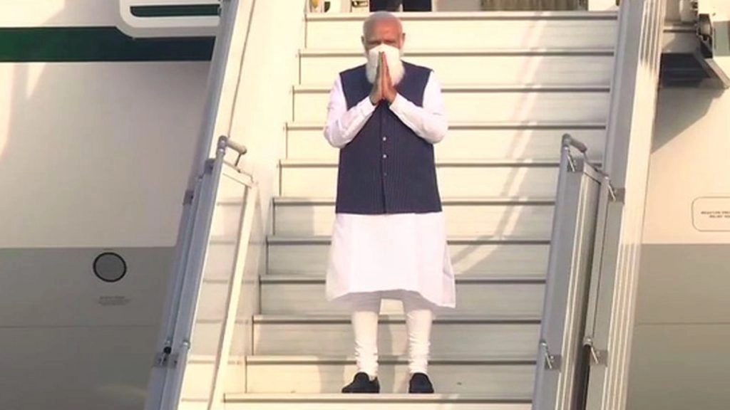 15 महीनों बाद अपनी पहली विदेश यात्रा पर बांग्लादेश पहुंचे पीएम मोदी