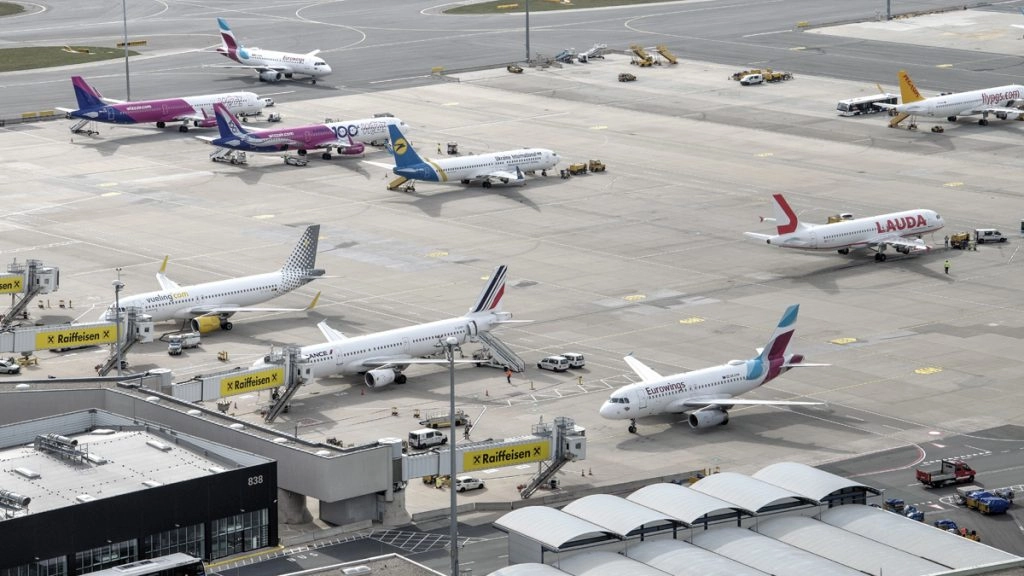 Afghanistan: काबुल एयरपोर्ट पर आतंकी हमले की आशंका, US, UK और ऑस्ट्रेलिया ने अपने नागरिकों को चेताया 