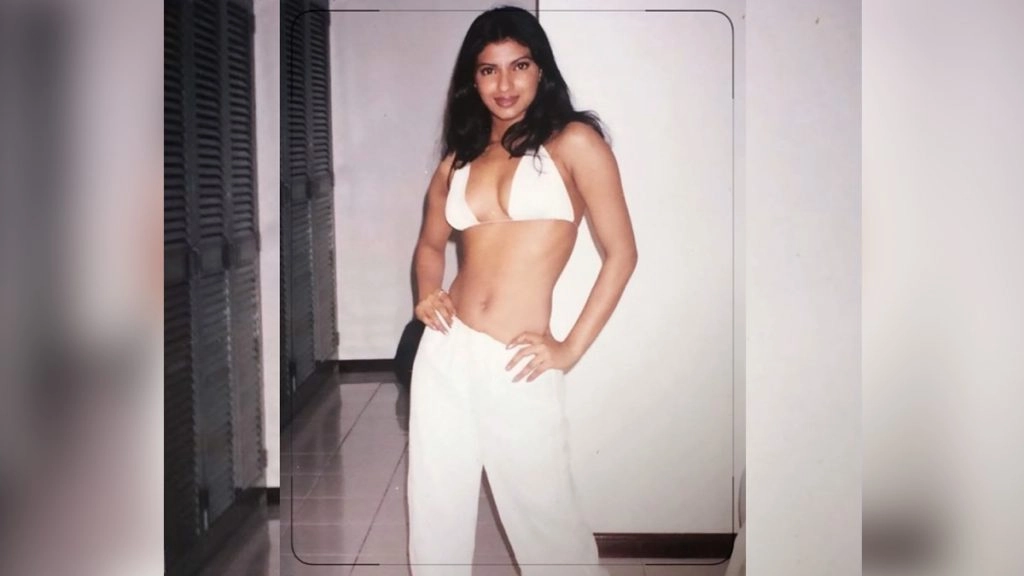 प्रियंका चोपड़ा ने बिकिनी टॉप में फोटो की शेयर 