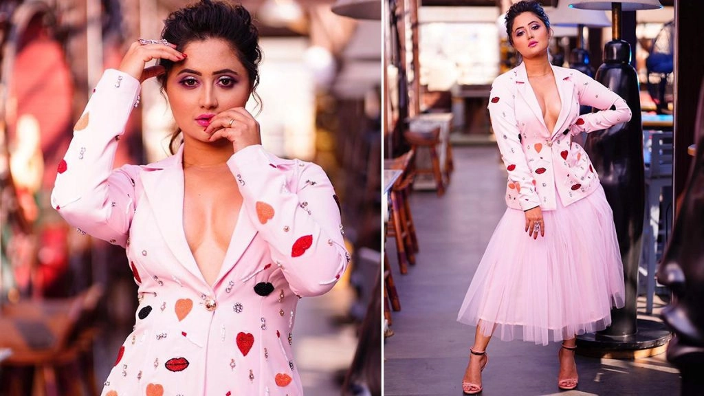 रश्मि देसाई ने पोस्ट की अपनी बेहद हॉट पिक्चर्स, नारी शक्ति पर लिखा ये अहम संदेश