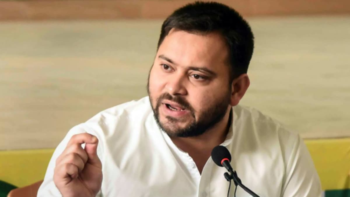 Bihar Bandh: बिहार बंद के दौरान RJD का प्रदर्शन जारी, तेजस्वी यादव ने अधिकारियों को भी दी चेतावनी
