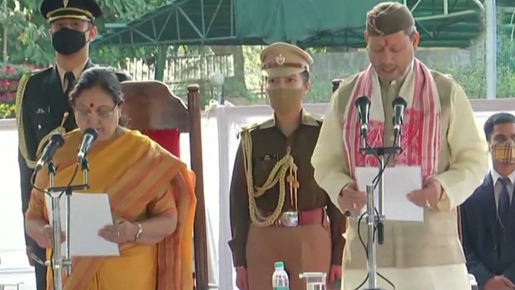Uttarakhand: तीरथ सिंह रावत ने ली उत्तराखंड के मुख्यमंत्री पद की शपथ