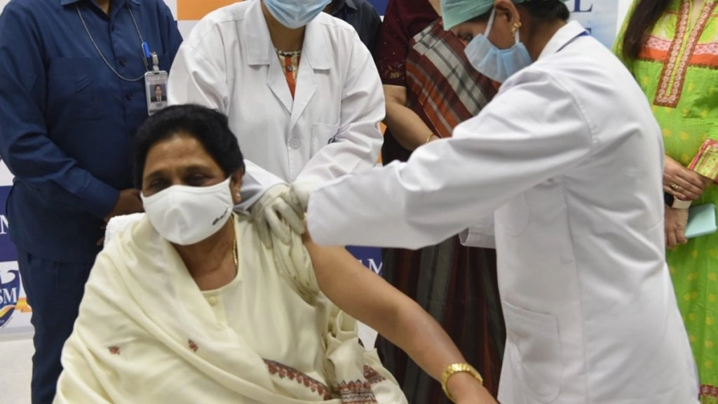 बसपा चीफ मायावती ने लगवाया कोरोना का टीका
