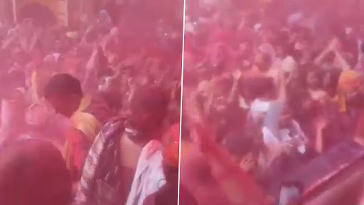 Holi 2021: होली के एक दिन पहले मथुरा के द्वारकाधीश मंदिर में भक्तों ने मनाई होली- देखें वीडियो