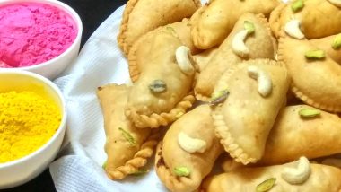 Holi 2021 Recipes: गुझिया से लेकर ठंडाई तक, घर पर ऐसे बनाएं ये 5 जायकेदार और सेहतमंद पकवान (Watch Tutorial Videos)