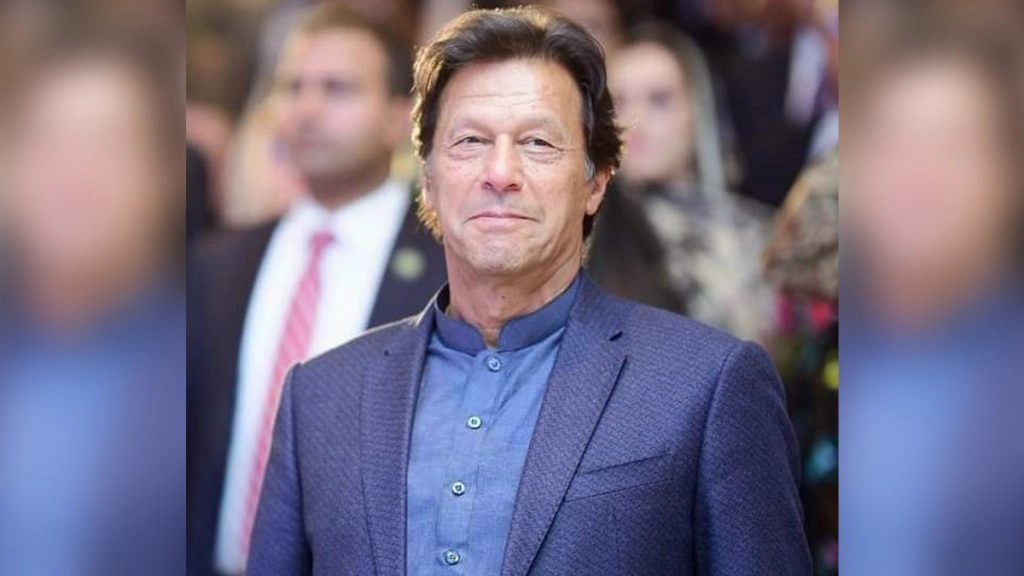 इमरान खान ने वित्त मंत्री शेख को पद से हटाया, हम्माद अजहर को नया वित्त मंत्री बनाया