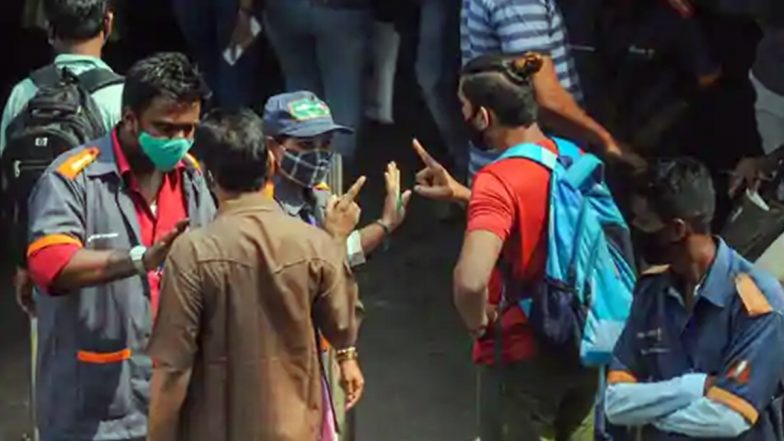 चिंता की बात: ओमिक्रॉन के खतरे के बावजूद भारत में हर तीन में से एक व्यक्ति बाहर निकलते समय नहीं पहन रहा मास्क