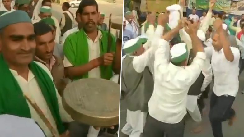 गाजीपुर बॉर्डर पर विरोध प्रदर्शन कर रहे किसानों ने नाच-गाकर मनाई होली