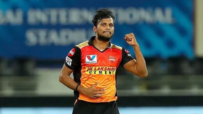 SRH vs RCB 6th IPL Match 2021: मैच शुरू होने से पहले मैदान में हंसी मजाक करते नजर आए टी. नटराजन और वाशिंगटन सुंदर, देखें तस्वीर