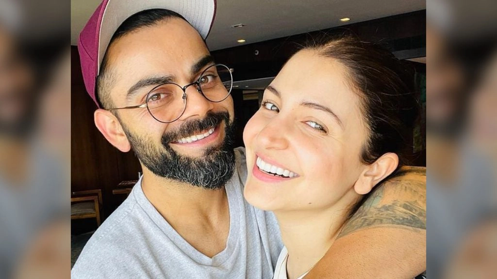 अनुष्‍का शर्मा के लिए विराट कोहली का यह पुराना रोमांटिक सॉन्‍ग हुआ वायरल, एकटक निहारती नजर आईं अनुष्‍का