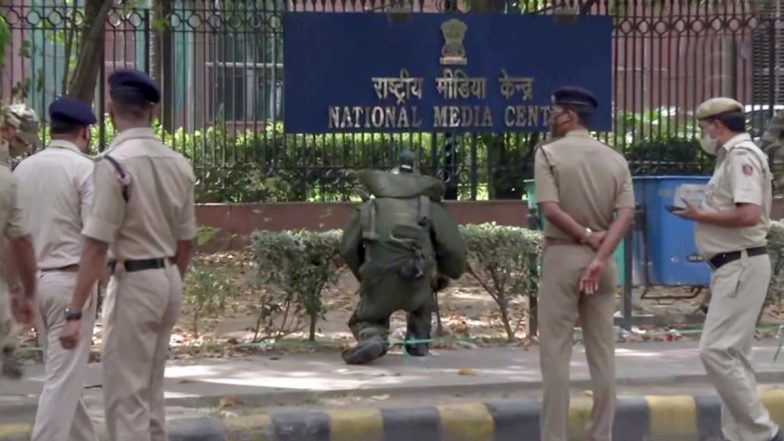 Delhi: नेशनल मीडिया सेंटर के पास मिली संदिग्ध वस्तु, मौके पर डॉग स्क्वायड और बम निरोधी दस्ता मौजूद