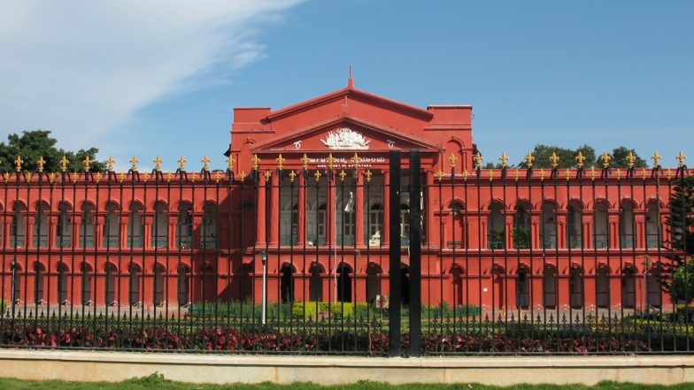 Hijab Controversy: हिजाब के समर्थन में वकील ने कर्नाटक हाईकोर्ट में कहा- जब पगड़ी, क्रास और बिंदी की अनुमति है तो फिर हिजाब की क्यों नहीं?