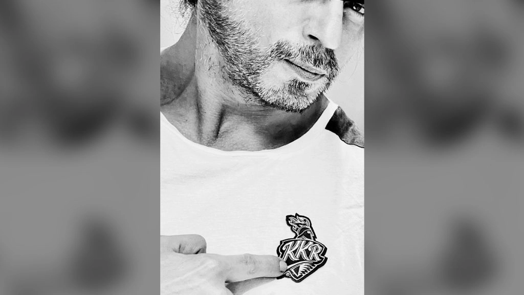 शाहरुख खान ने केकेआर के इन खिलाड़ीयों की थपथपाई पीठ