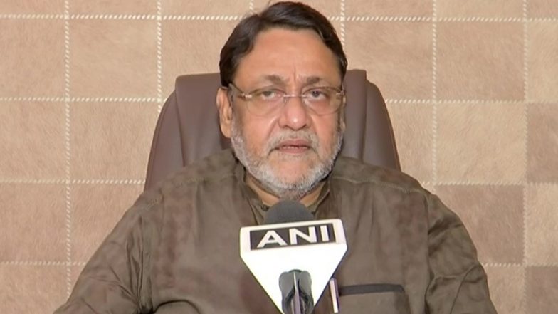 महाराष्ट्र में COVID-19 Vaccine की कमी के चलते प्राइवेट सेंटर बंद, उद्धव सरकार में मंत्री नवाब मलिक ने कहा- केंद्र जल्द से जल्द उपलब्ध कराए वैक्सीन