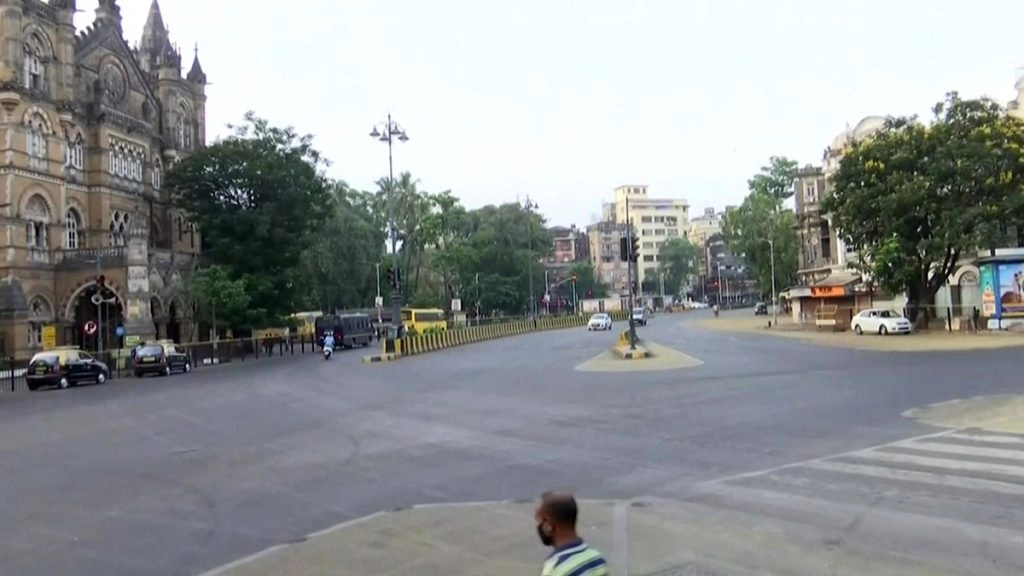 कोरोना की स्थिति को देखते हुए संपूर्ण लॉकडाउन लगा देना चाहिए: मुंबई मेयर 