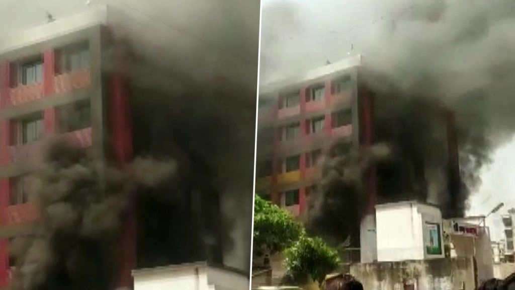अहमदाबाद में स्कूल भवन में लगी आग; तीन मजदूरों को बचाया गया