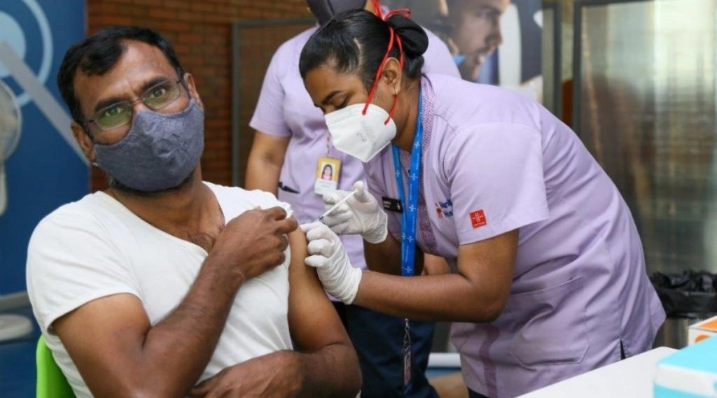 पीएम मोदी की घोषणा से कुछ दिन पहले सुप्रीम कोर्ट ने कहा था- केंद्र अपनी वैक्सीनेशन नीति की समीक्षा करें