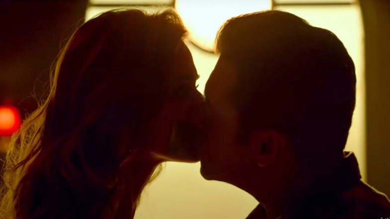 Salman Khan ने 'Radhe' के ट्रेलर में तोड़ी अपनी बरसों पुरानी कसम, Disha Patani को ऑनस्क्रीन किया Kiss