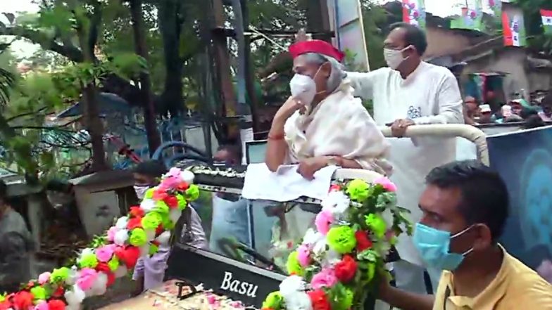 पश्चिम बंगाल: समाजवादी पार्टी की नेता जया बच्चन ने TMC उम्मीदवार अरुप विश्वास के लिए टॉलीगंज में किया रोड शो- देखें तस्वीर