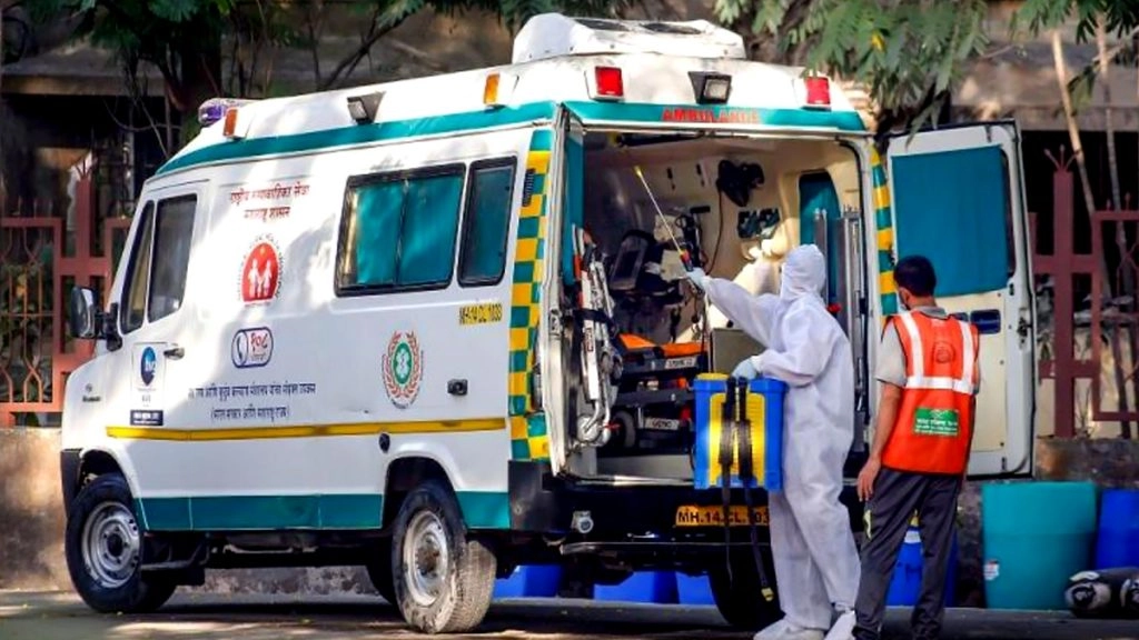 कोरोना के कहर के चलते क्या फिर से सख्त प्रतिबंधों की तरफ बढ़ रहा है भारत?