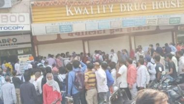 Remdesivir के लिए इंदौर के क्वालिटी ड्रग हाउस के बाहर उमड़ी भारी भीड, सोशल डिस्टेंसिंग का लोगों ने किया उल्लंघन