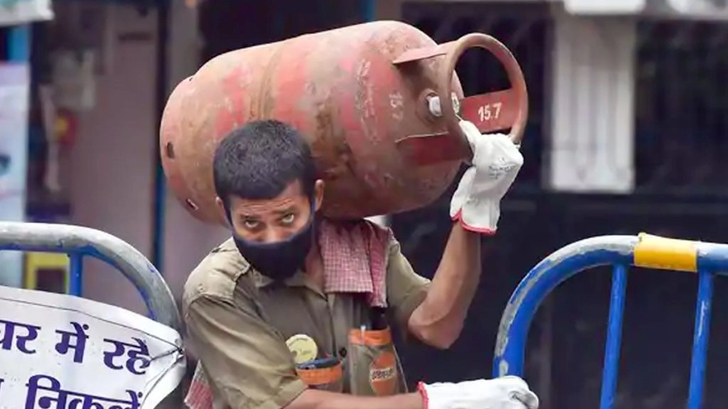 पेट्रोलियम कंपनी ने घरेलू एलपीजी सिलेंडर की कीमत में 25 रुपये का इजाफा किया