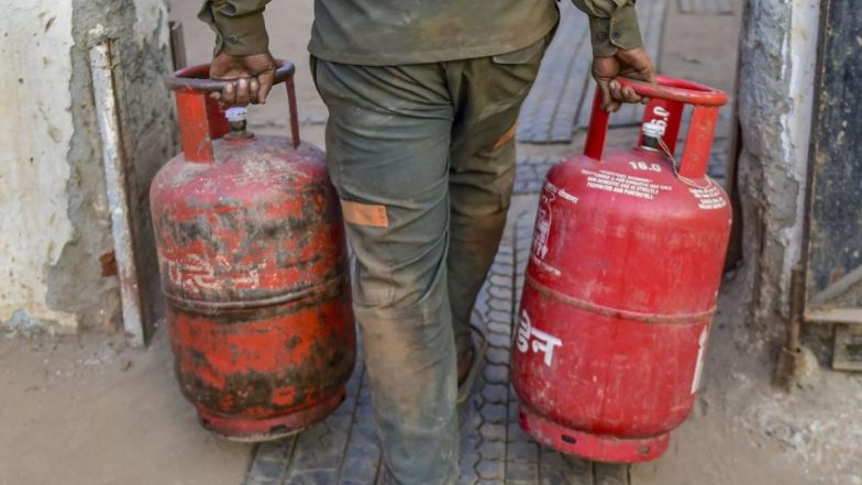 LPG Price Hike: महंगाई का झटका, 105 रुपये महंगा हुआ कमर्शियल LPG सिलेंडर