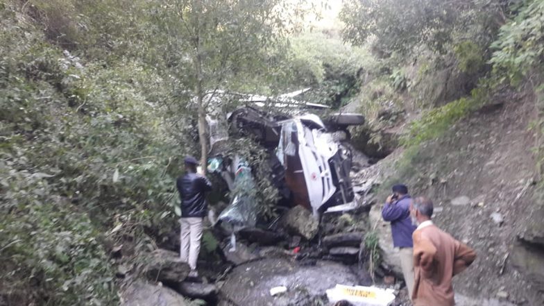 Jammu Road Accident: डोडा में मिनी बस फिसल कर खाई में गिरी, 6 की मौत, कई गंभीर जख्मी