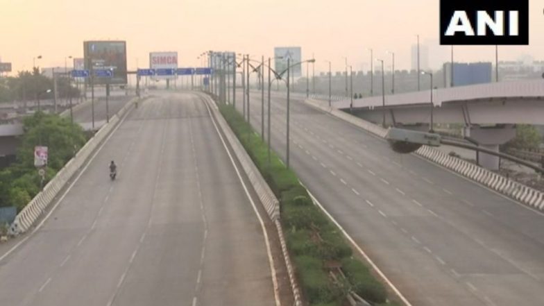 महाराष्ट्र: वीकेंड लॉकडाउन के दौरान मुंबई के बांद्रा में सड़कों पर दिखा सन्नाटा, शुक्रवार रात 8 बजे से सोमवार सुबह 7 बजे तक पाबंदी