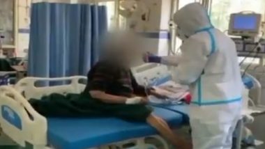 देहरादून: ABVP के सदस्य ने उड़ाई कोरोना प्रोटोकॉल की धज्जियां, दून मेडिकल कॉलेज अस्पताल के कोविड वार्ड के अंदर पहुंचा- देखें वीडियो