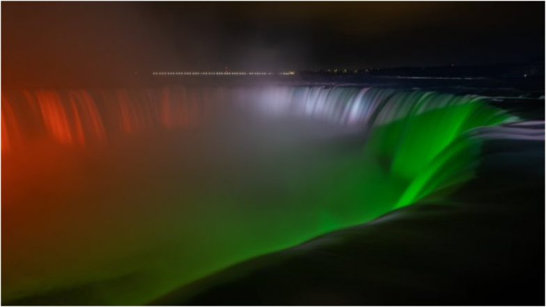 Niagara Falls: कोरोना के खिलाफ जंग लड़ रहे भारत के समर्थन के लिए तिरंगे के रंग में रंगा नियाग्रा जलप्रपात
