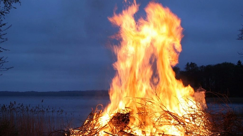 बेटे ने मना किया, बेटी ने किया मां का अंतिम संस्कार