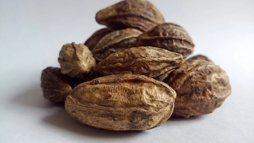 आयुर्वेदिक जड़ी बूटी त्रिफला के सेवन से होते हैं ये चमत्कारिक स्वास्थ लाभ