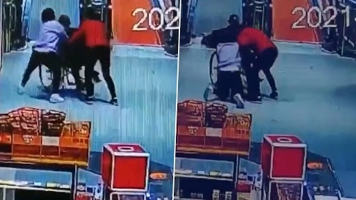 व्हीलचेयर पर बैठा बुजुर्ग एस्केलेटर से नीचे लुढ़का...उसके बाद जो हुआ.. देखें वीडियो