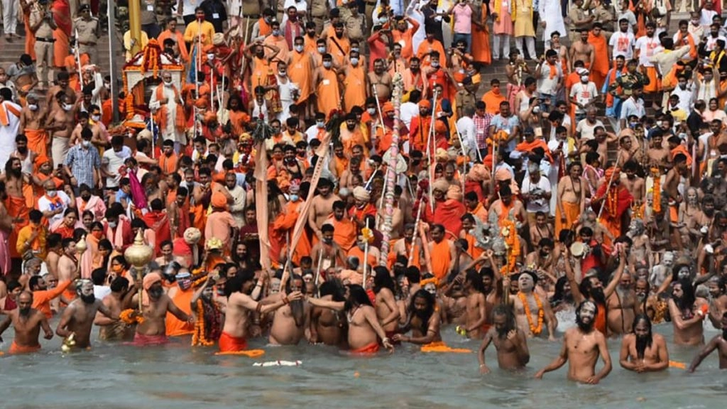 Kumbh Mela 2021: कोरोना के खौफ का बड़ा असर, निरंजनी और आनंद अखाड़े का ऐलान- हमारे लिए समाप्त हुआ कुंभ मेला