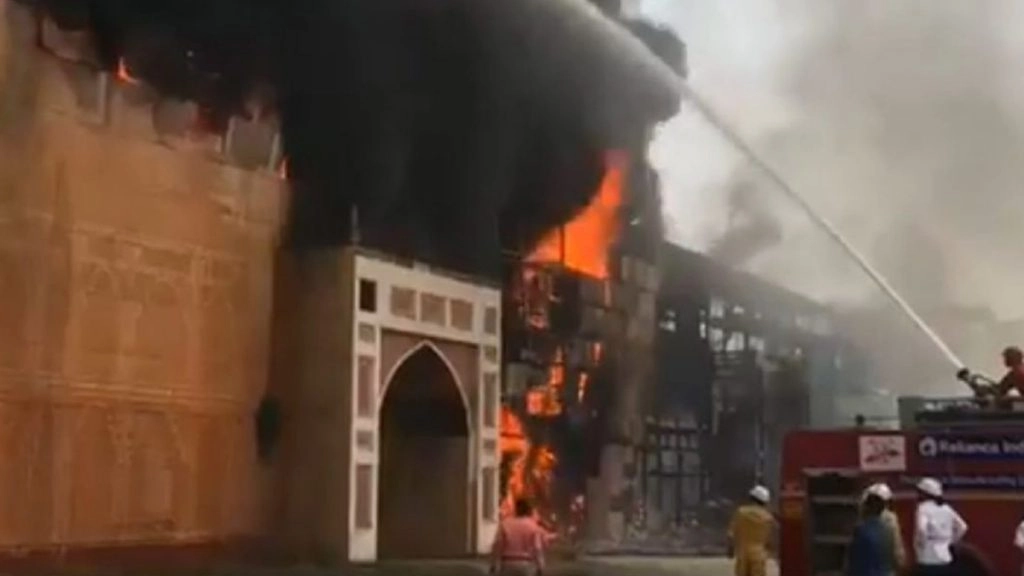 कर्जत: 'जोधा अकबर' के शूटिंग सेट एनडी स्टूडियोज में लगी भीषण आग