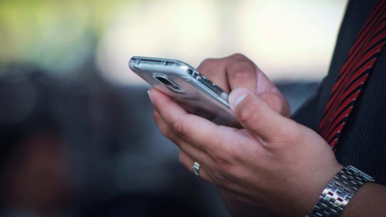 Fake Paytm App: नकली पेटीएम ऐप से रहें सावधान, ऑनलाइन पेमेंट के दौरान होने वाली धोखाधड़ी से ऐसे बचें (Watch Video)