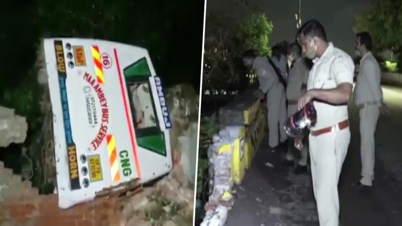 UP: कानपुर में फ्लाईओवर से अनियंत्रित होकर बस नीचे गिरी, बाल-बाल बचे यात्री