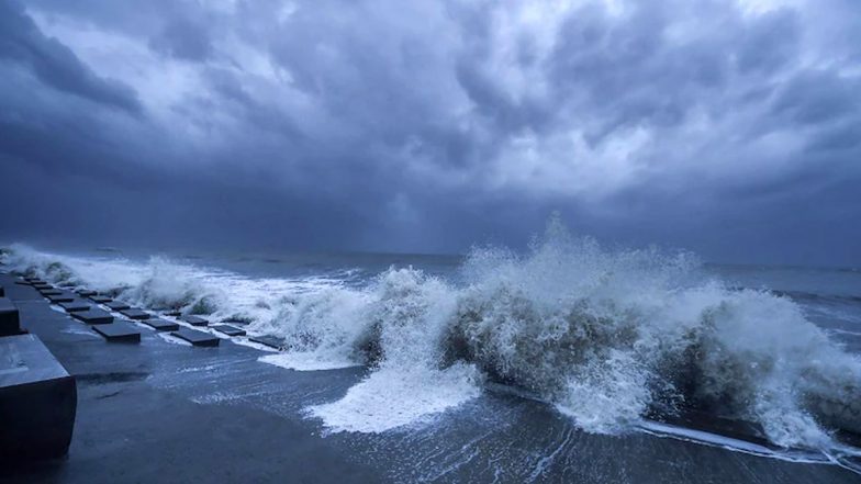 Cyclone Yaas: ओडिशा में पूरी हुई भीषण चक्रवाती तूफान यास की लैंडफॉल की प्रक्रिया, कई क्षेत्रों में बाढ़ जैसे हालात