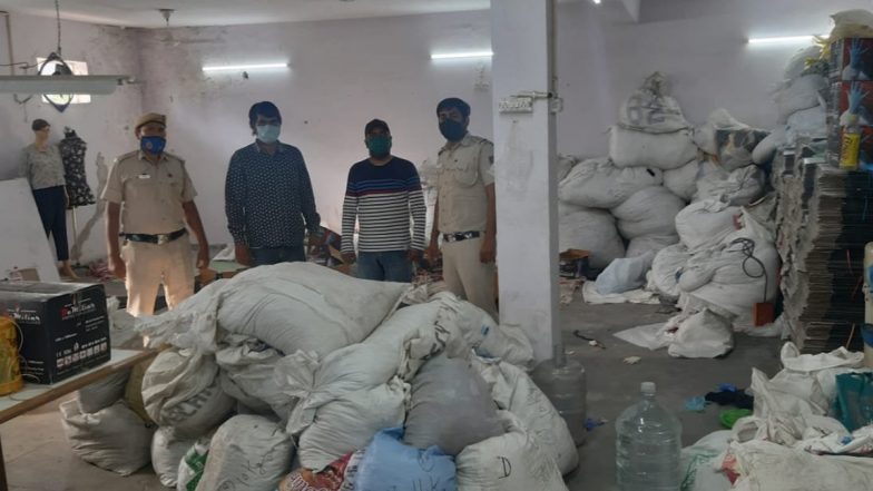 Shocking: दिल्ली में धुलाई करके दोबारा बेचे जा रहे थे यूज किए हुए सर्जिकल ग्लव्स, 2 गोदामों पर पुलिस ने मारी रेड, कई अरेस्ट
