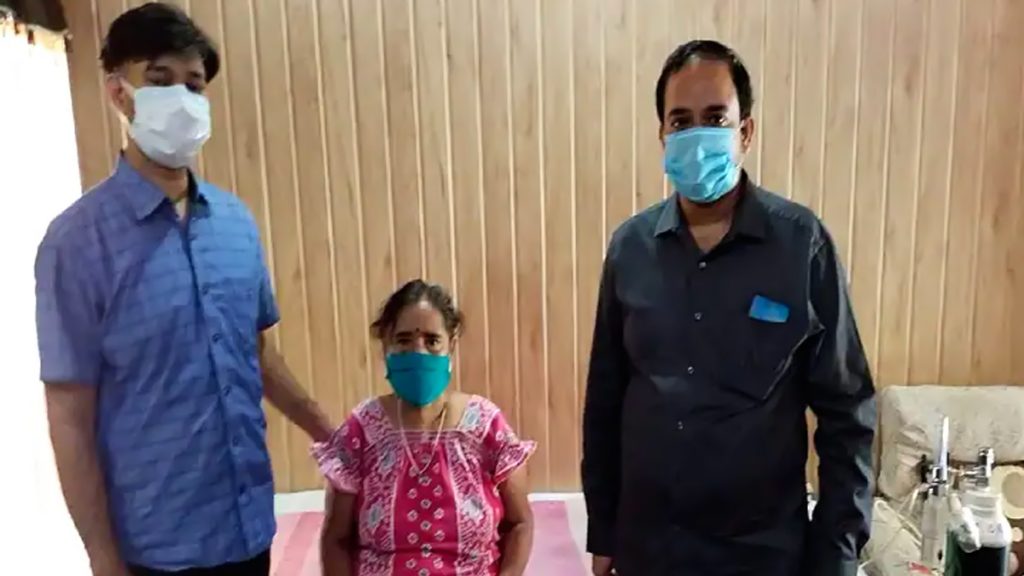 Mother's Day Special: मां को कोरोना से बचाने के लिए बेटों ने किया कुछ ऐसा जो आपके दिल को छू जाएगा
